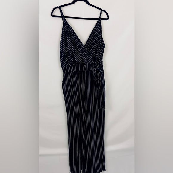 Kaileigh 3X Black Striped Sleeveless Wide Leg Crop Jumpsuit with Pockets… - Picture 5 of 10